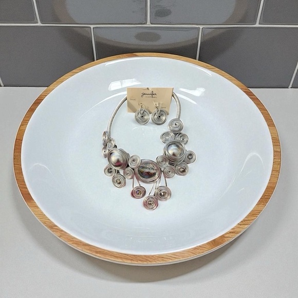 Beautiful necklace and earrings set - Picture 2 of 2